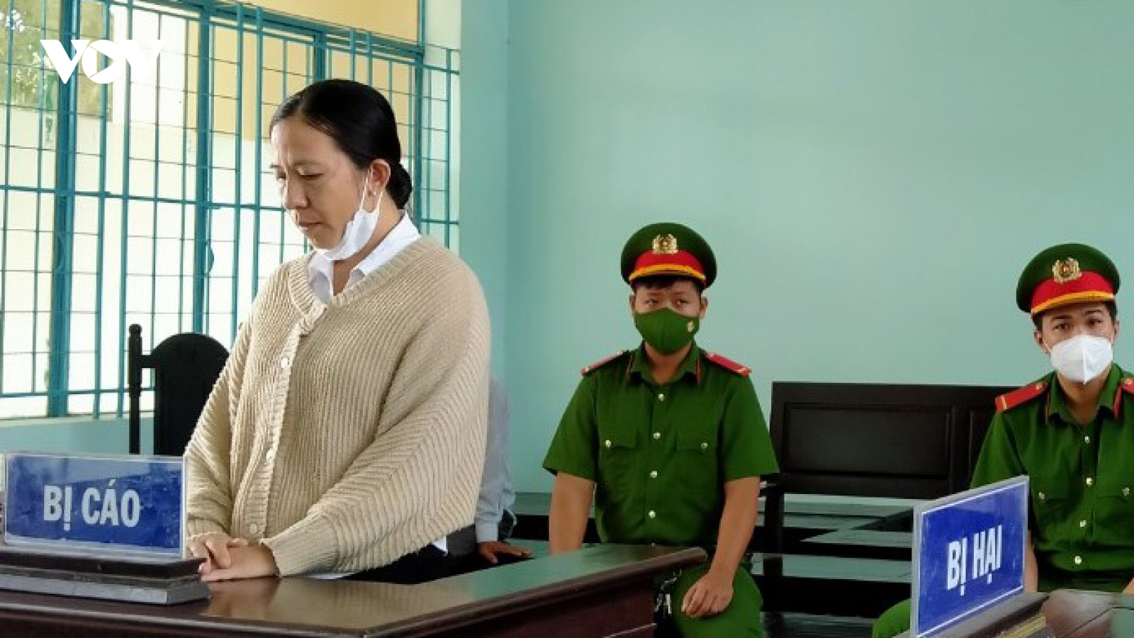 Cựu thủ quỹ tham ô tiền chính sách lĩnh án 5 năm tù giam