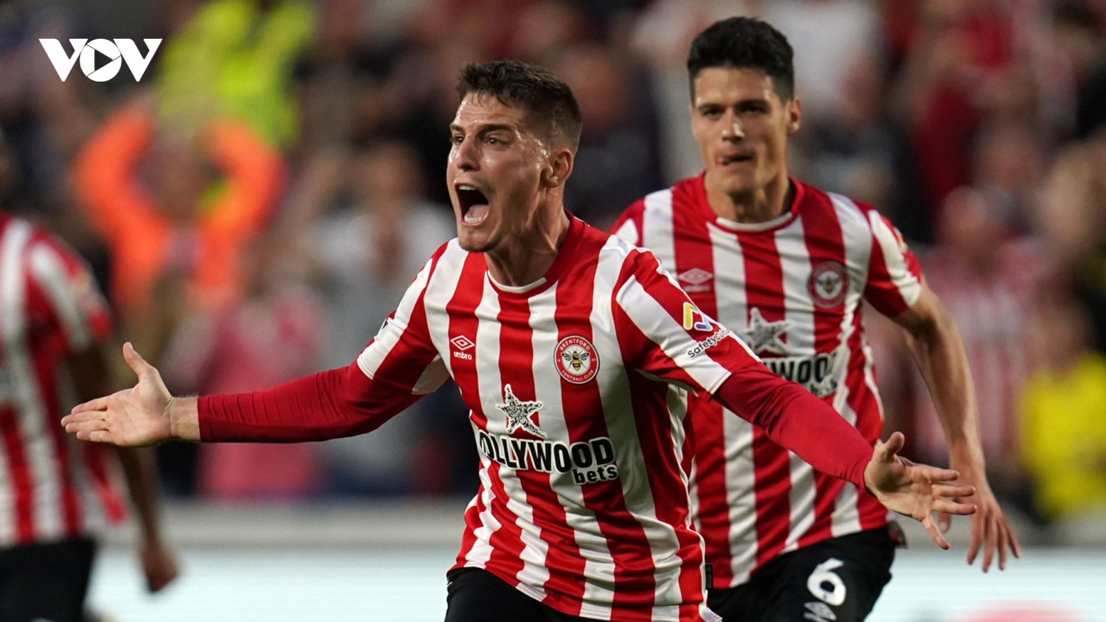 Ngày này năm xưa: Brentford gây sốc Ngoại hạng Anh