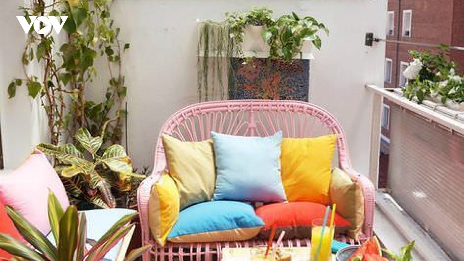Trang trí sân vườn ban công chung cư tạo sự thu hút ấn tượng