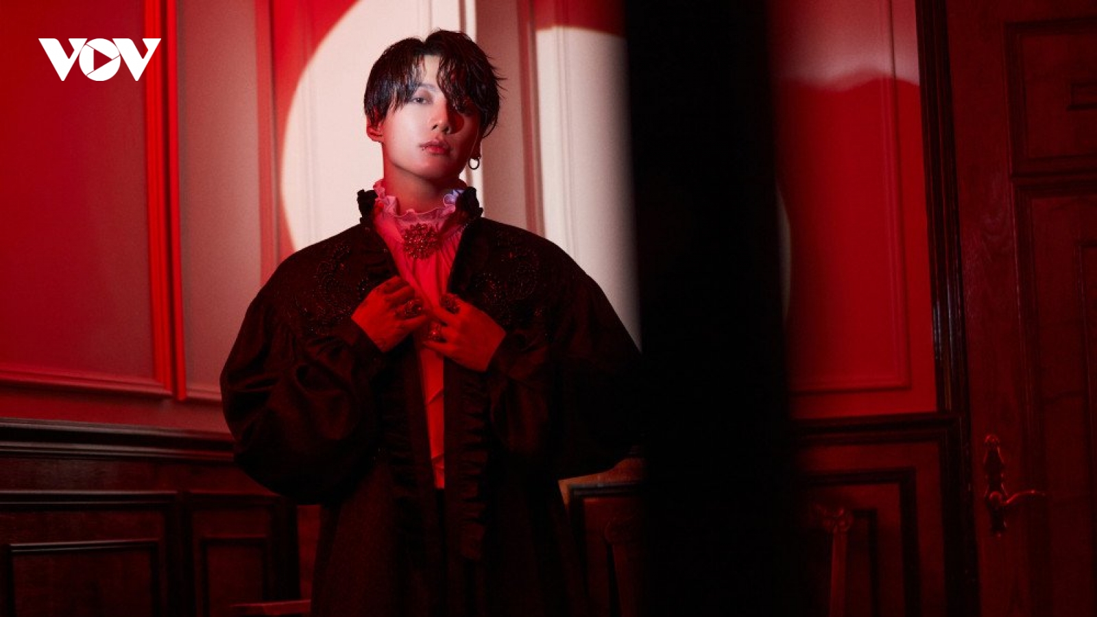 Jungkook (BTS) gây bão với hình ảnh ma mị, quyến rũ