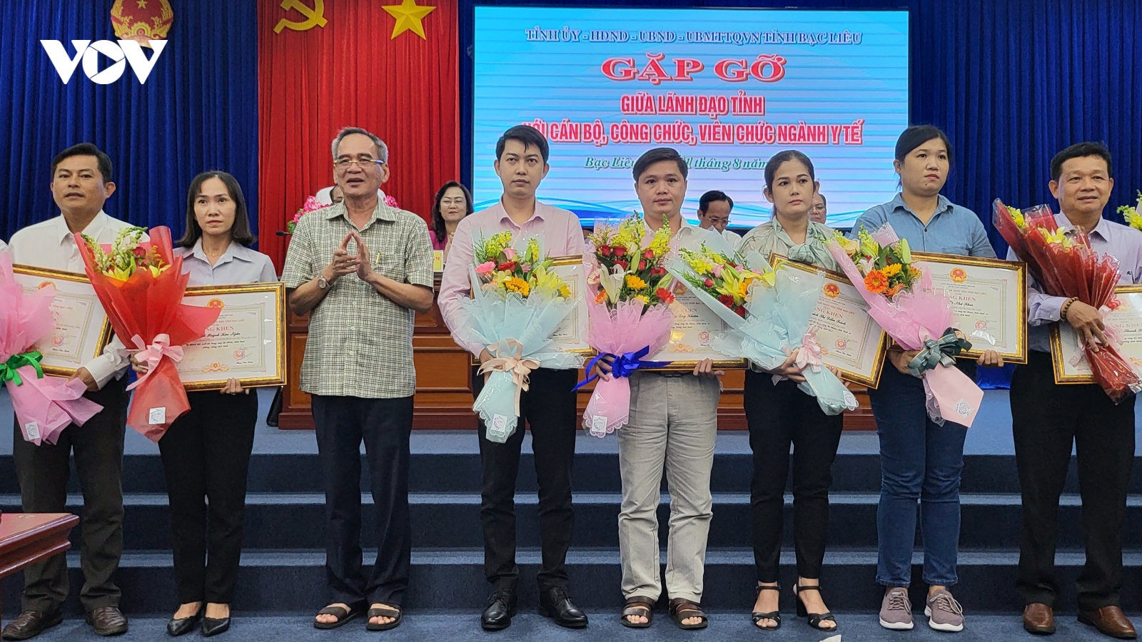 175 cán bộ, công chức, viên chức ngành y tế ở Bạc Liêu được tặng Bằng khen