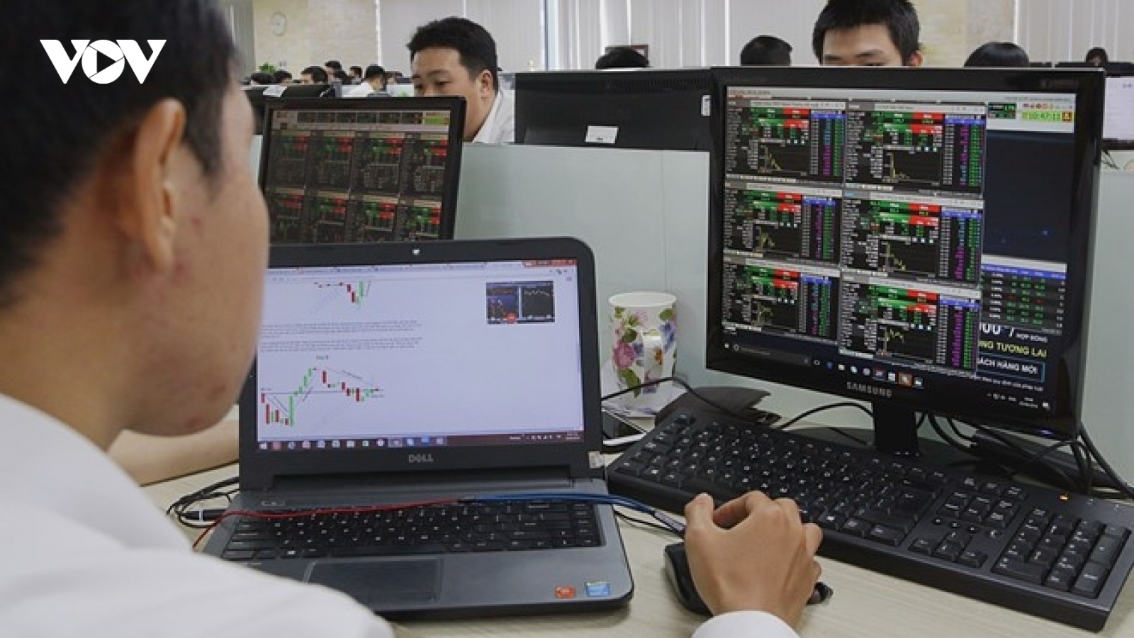 VN-Index sẽ tiếp tục hướng đến thử thách vùng kháng cự 1.290-1.295 điểm