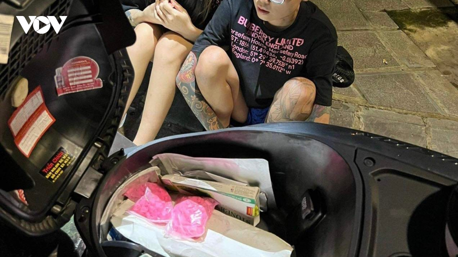 Cô gái "xin bỏ qua" khi bị phát hiện mang gần 400 viên ma túy tổng hợp