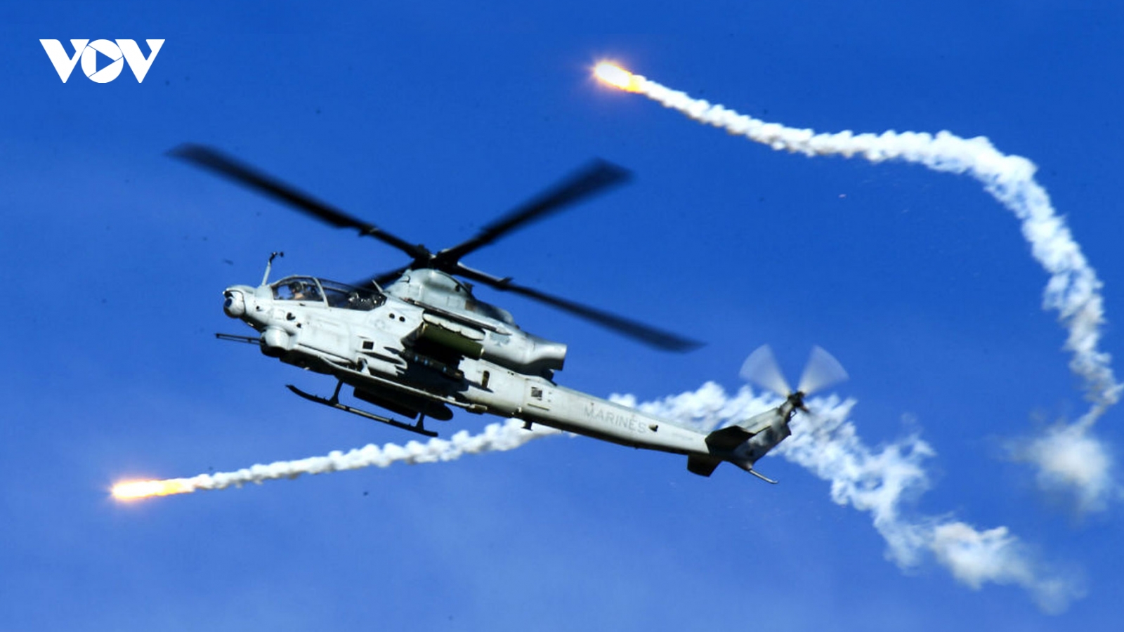 “Siêu rắn độc” AH-1Z Viper trút “mưa” đạn, phóng tên lửa vào mục tiêu