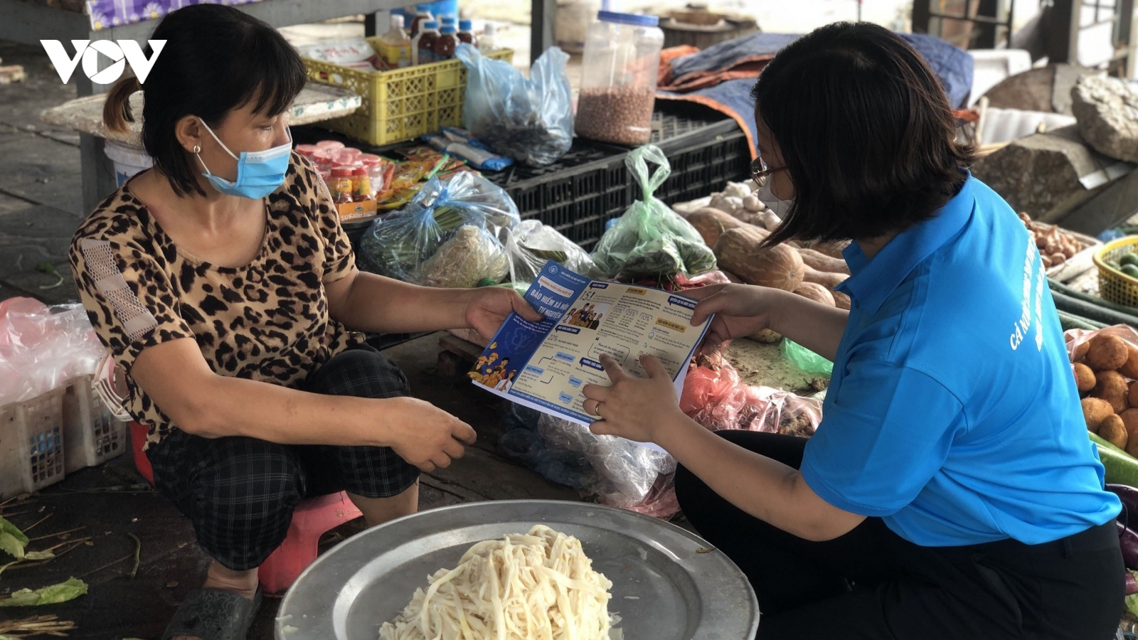 Long Biên (Hà Nội): Hỗ trợ 100% mức đóng BHXHTN cho hộ nghèo, cận nghèo