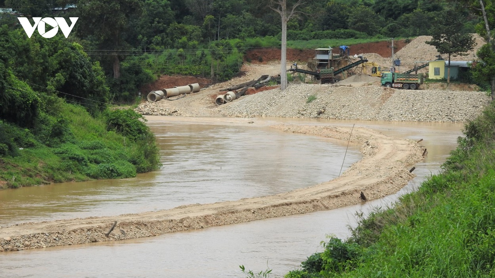 Kon Tum yêu cầu khắc phục sai phạm tại điểm mỏ khai thác cát sau phản ánh của VOV