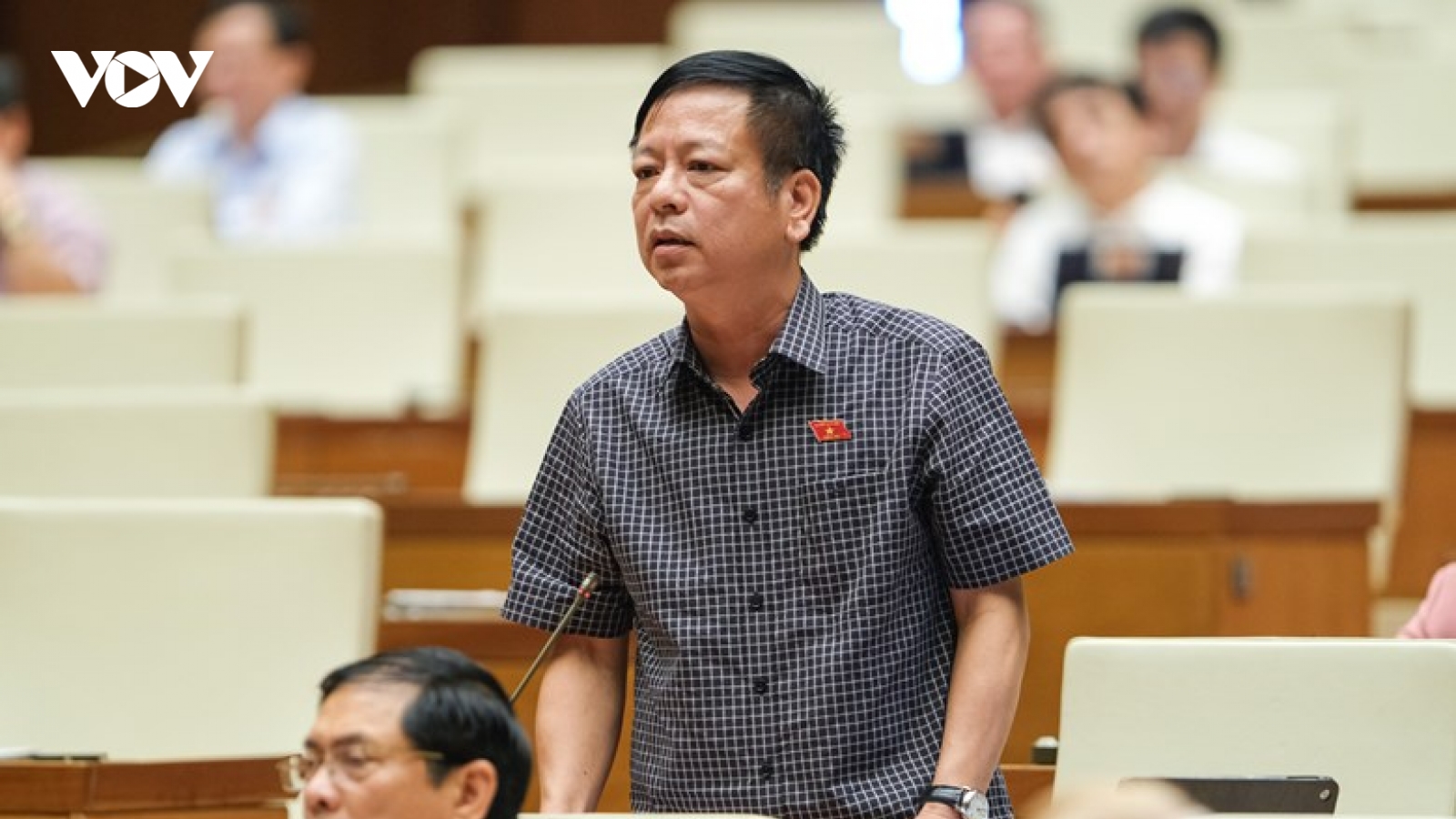 Chất vấn Bộ trưởng Tô Lâm: Công an thu hộ khẩu, sao nhiều nơi lại đòi hộ khẩu?