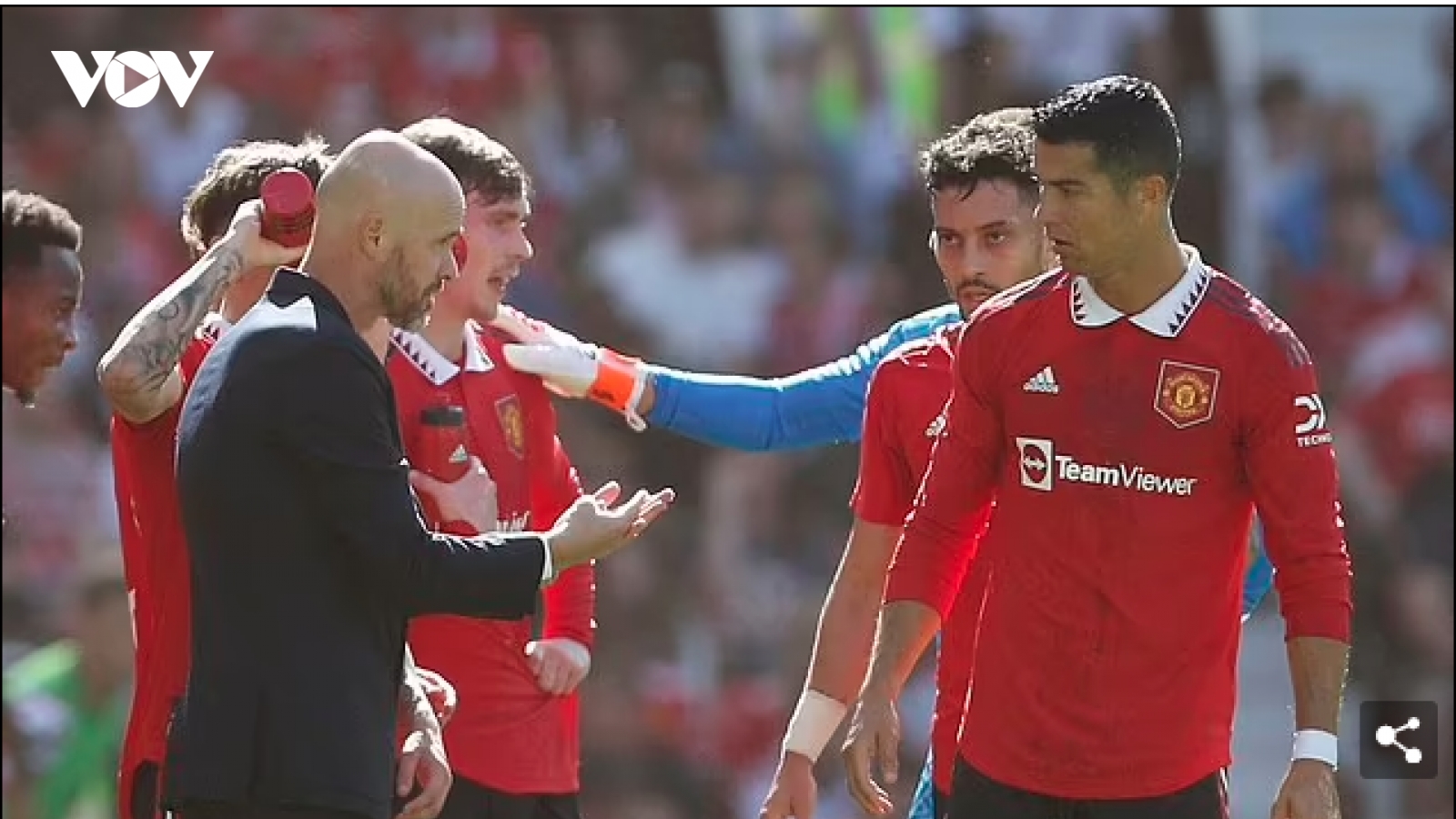 Ronaldo “xây biệt thự” sau khi tự ý bỏ về sớm ở trận MU 1-1 Rayo Vallecano