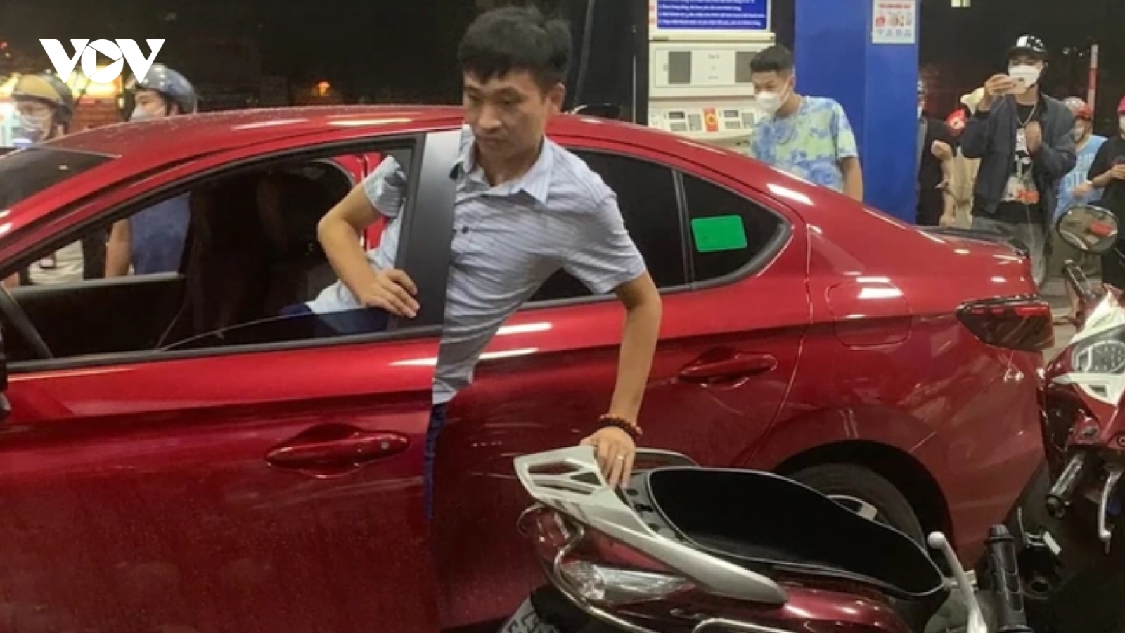 Khởi tố, bắt tạm giam lái xe tông 8 người tại cây xăng Hà Nội