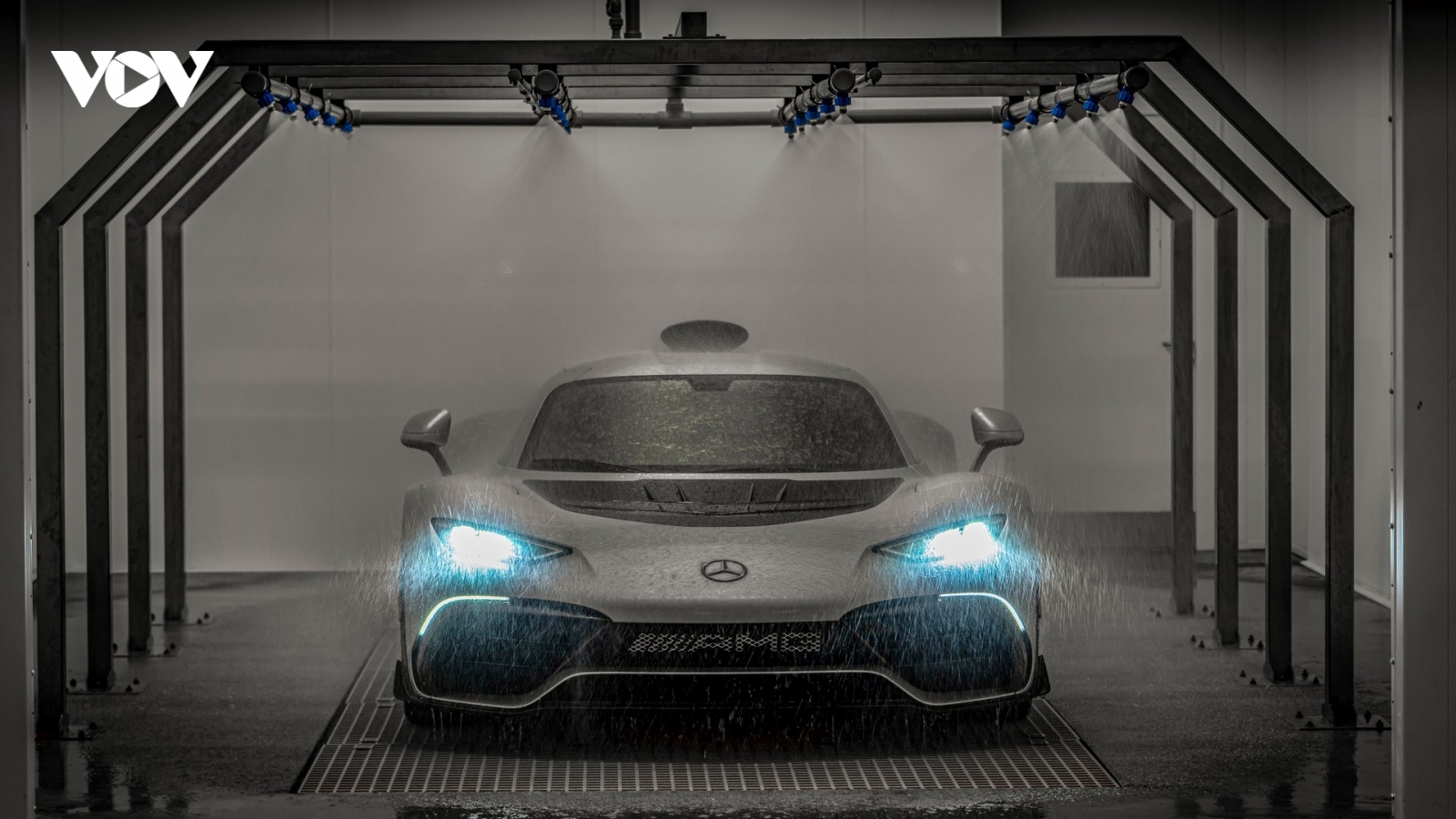 Mercedes-Benz sản xuất siêu xe AMG One như thế nào?