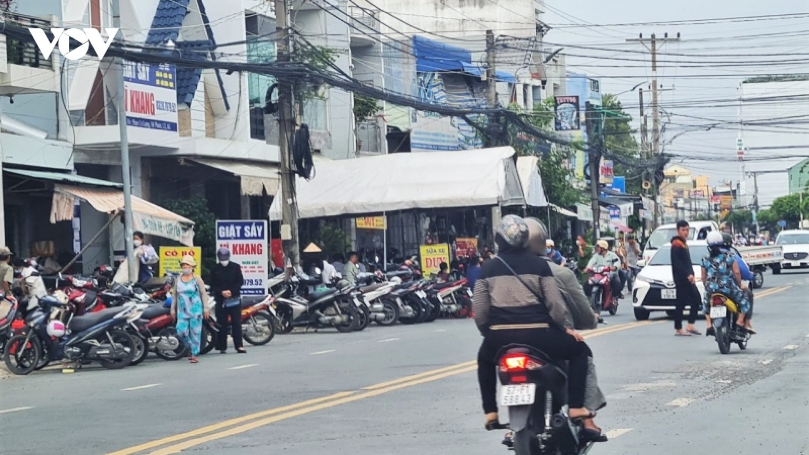 Va chạm giữa ô tô tải với xe máy làm 2 người tử vong