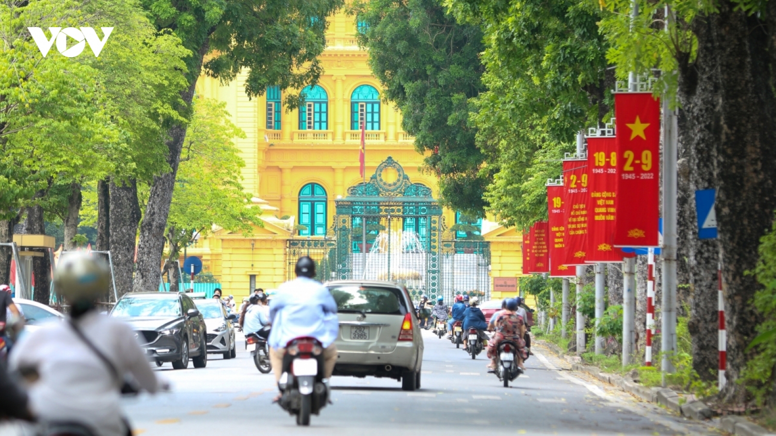 Hanoi Streets brightly decorated ahead of National Day celebrations
