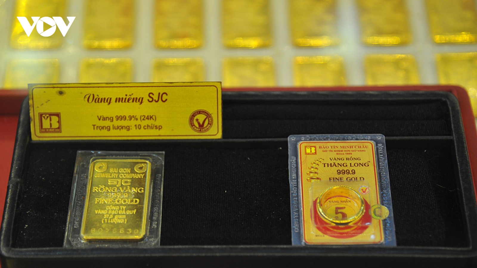 Giá vàng trong nước tăng, cao hơn vàng thế giới trên 17 triệu đồng/lượng