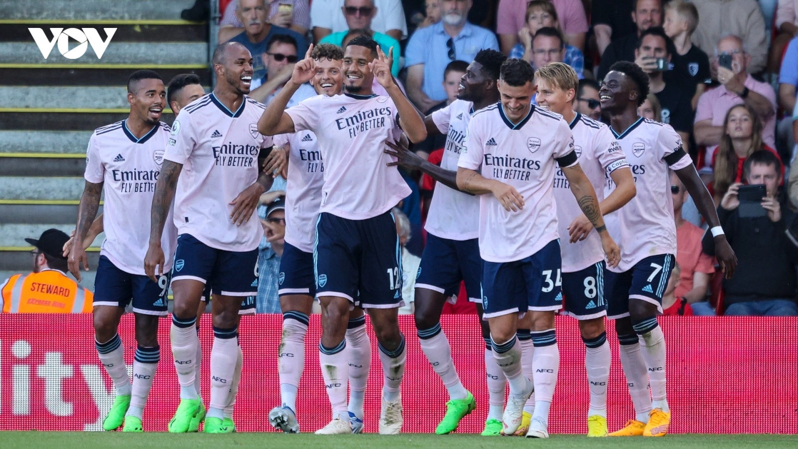 Bảng xếp hạng Ngoại hạng Anh mới nhất: Tottenham gọi, Arsenal trả lời