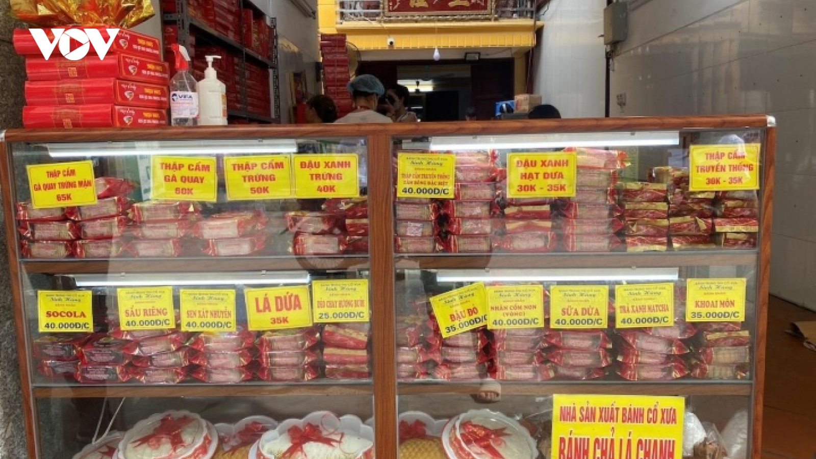 Bánh trung thu truyền thống hút khách