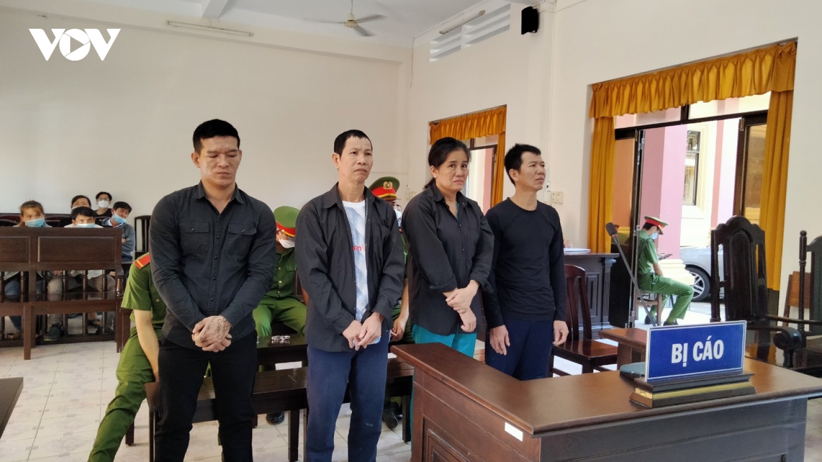 Tuyên án nhóm người tổ chức cho người khác xuất cảnh sang Campuchia trái phép