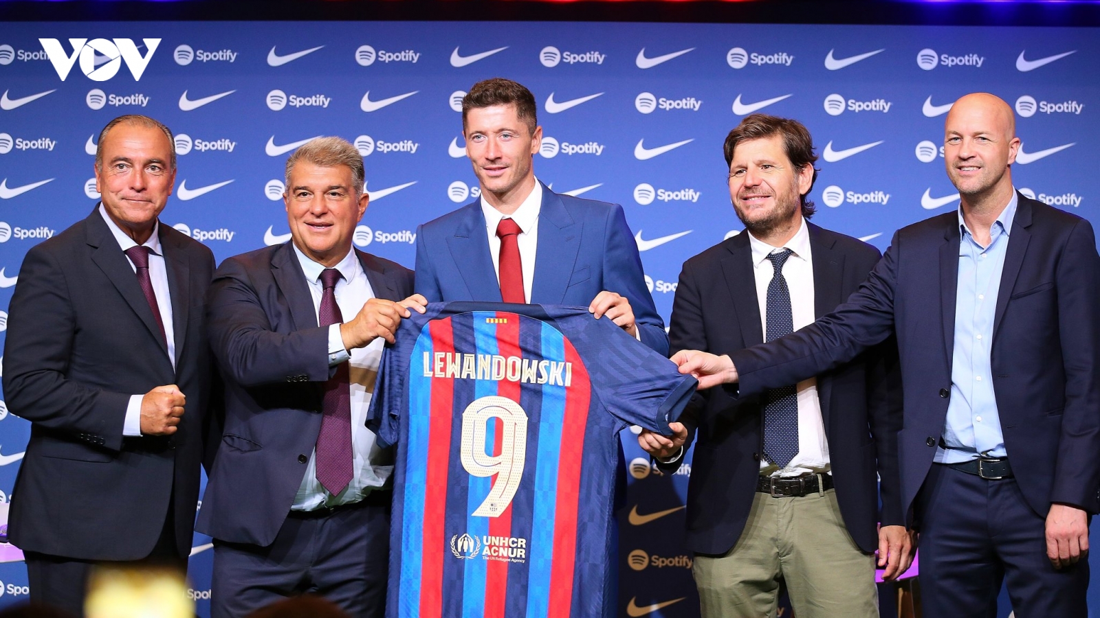 Chuyển nhượng 6/8: Barca chưa thể đăng ký 5 tân binh, MU làm khó Ronaldo