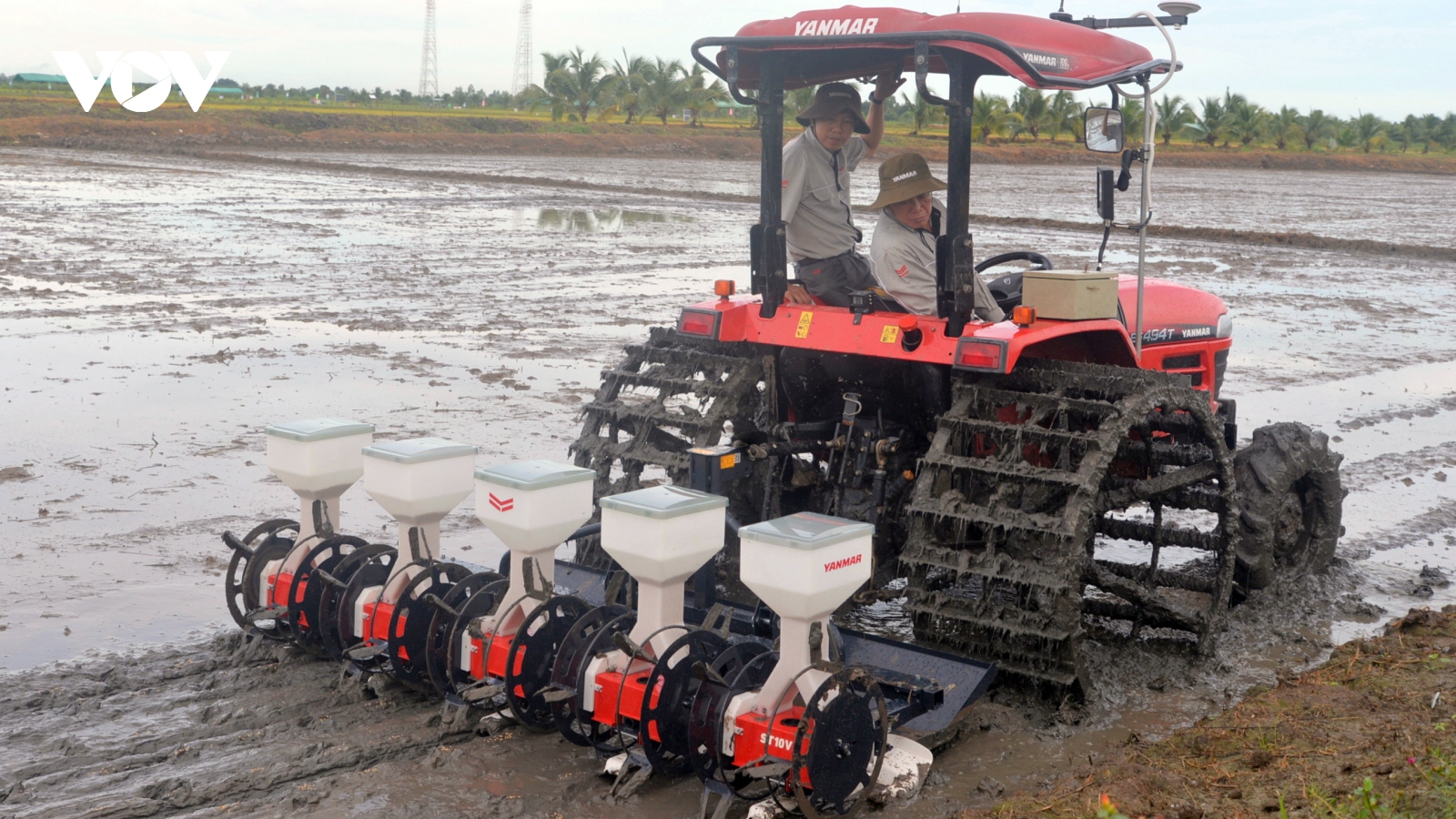 Tổ chức lại ngành hàng nông nghiệp từ việc cơ giới hóa sản xuất