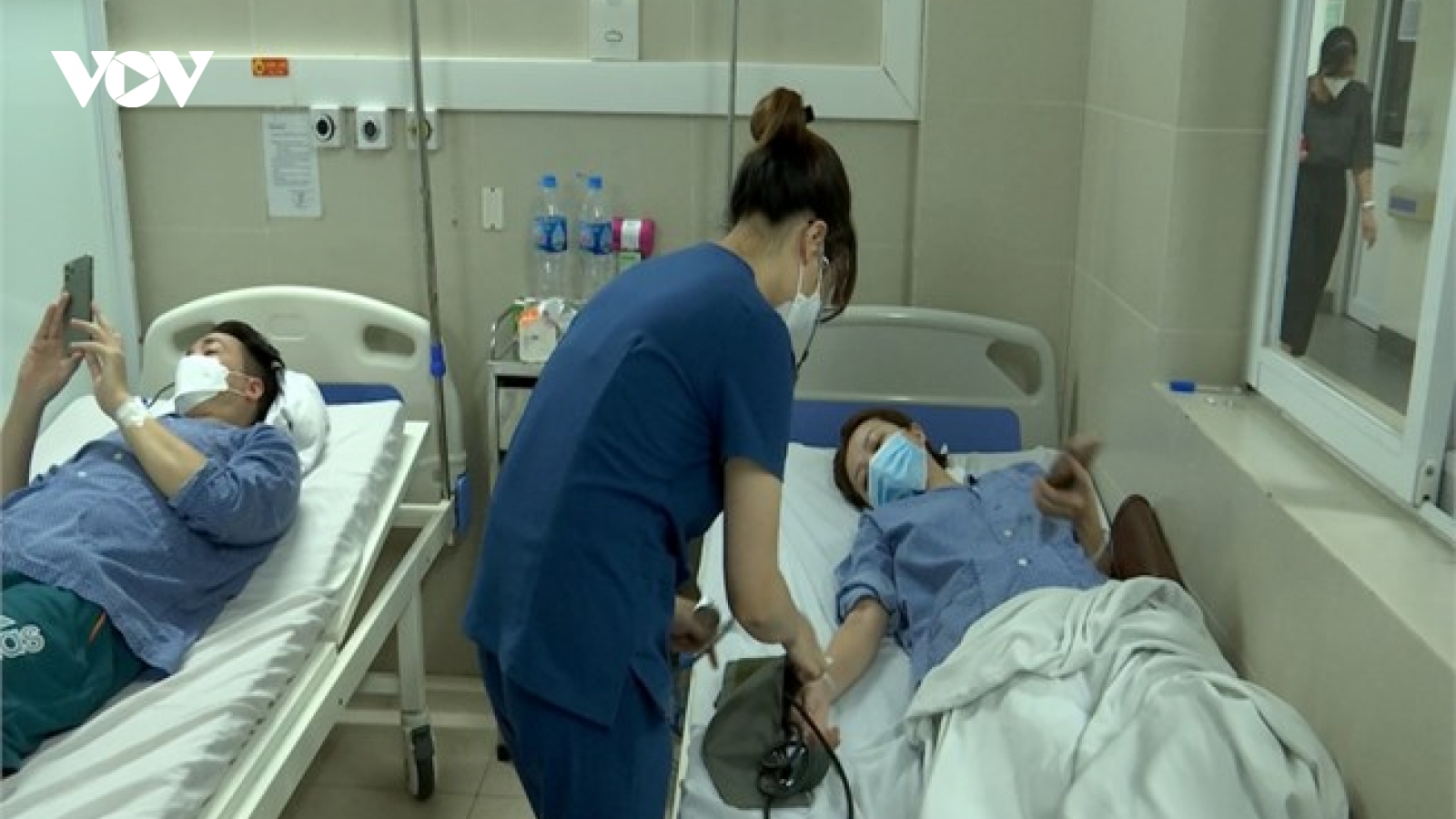 Người dân tự ý điều trị cúm A, Việt Nam đối mặt nguy cơ dịch chồng dịch
