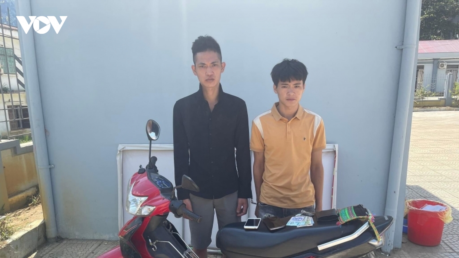 Bắt giữ hai đối tượng cướp giật tài sản của người đi đường