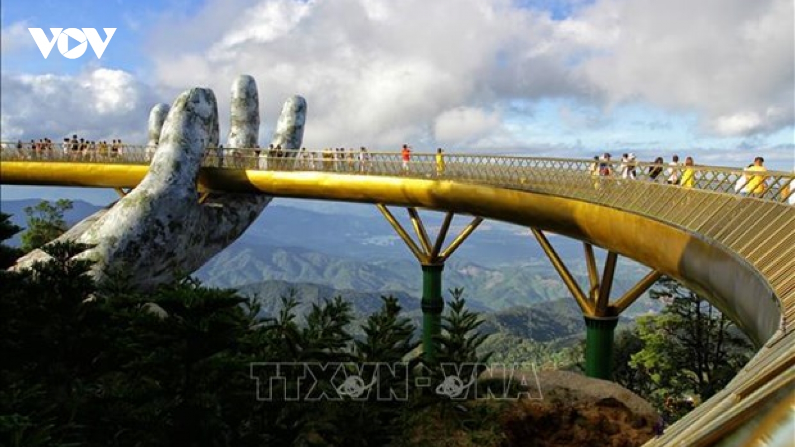 Domestic tourism market bustling in summer