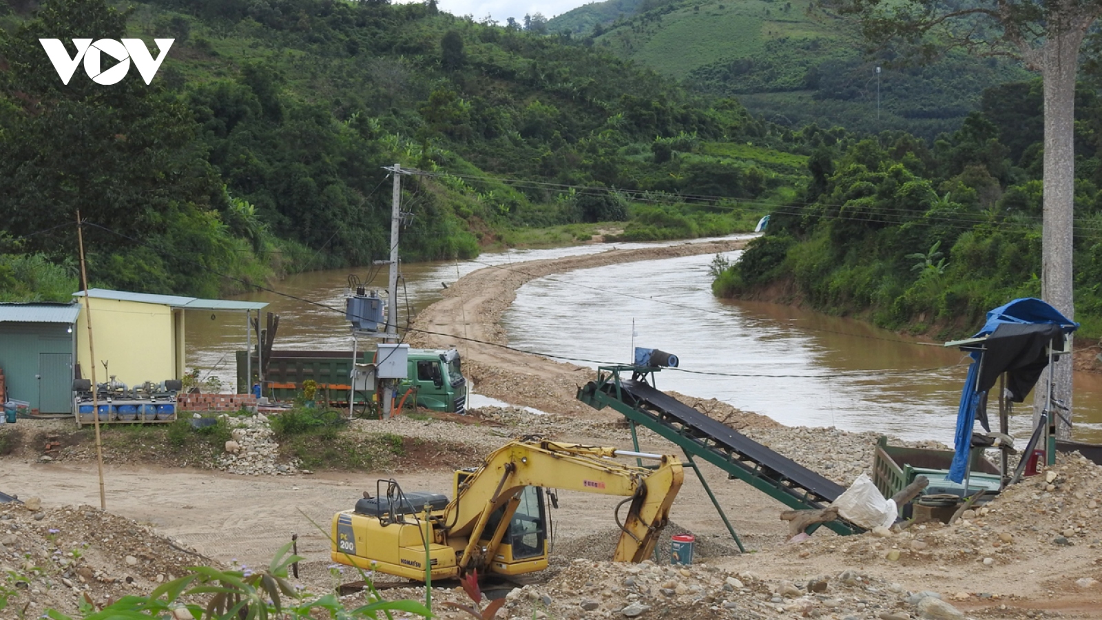 Tỉnh Kon Tum trả hồ sơ, kiểm tra mua bán mỏ cát sai phạm sau phản ánh của VOV