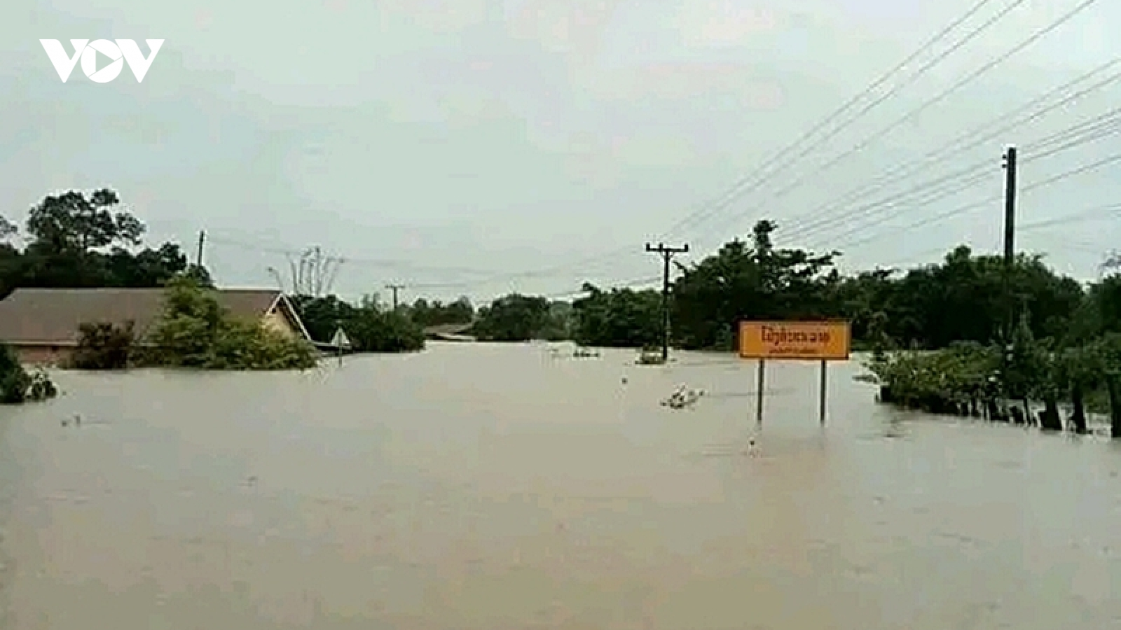 Mưa lớn gây ngập lụt trên diện rộng tại các tỉnh Trung và Nam Lào