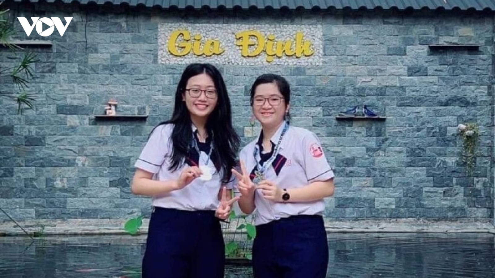 Làm túi lọc trà từ lá cây, 2 nữ sinh ở TP.HCM giành huy chương bạc quốc tế