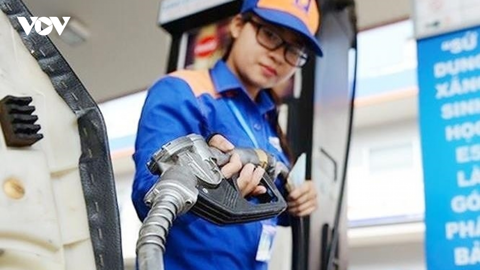 Vì sao giá xăng dầu chỉ giảm nhỏ giọt gần 500 đồng/lít?