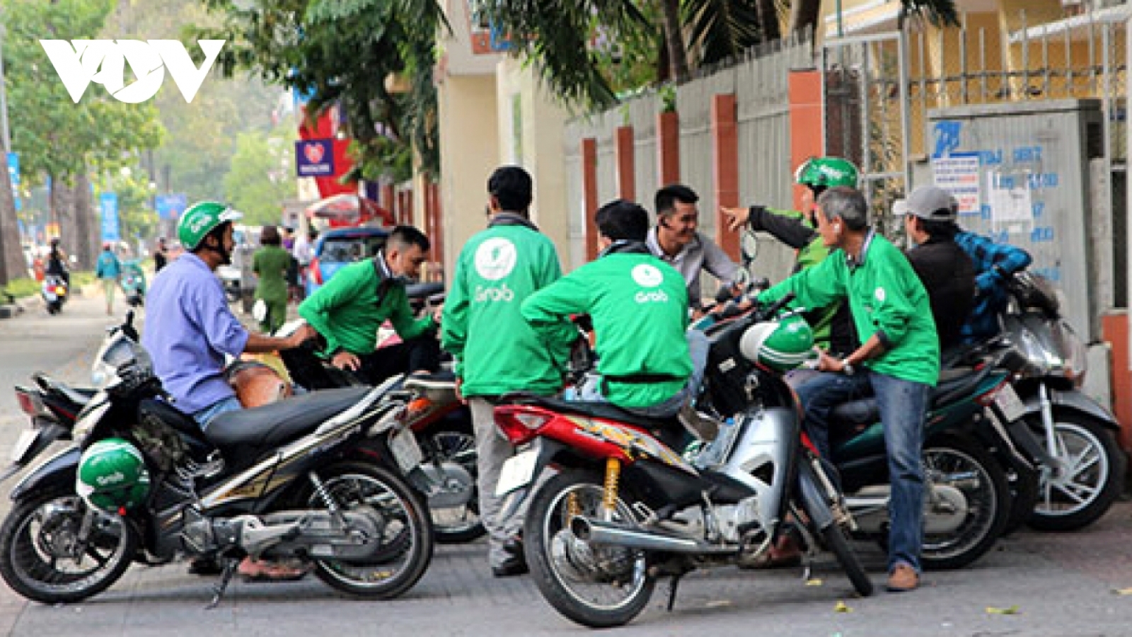 Cục Cạnh tranh & Bảo vệ người tiêu dùng lên tiếng về "phụ phí nắng nóng" của Grab