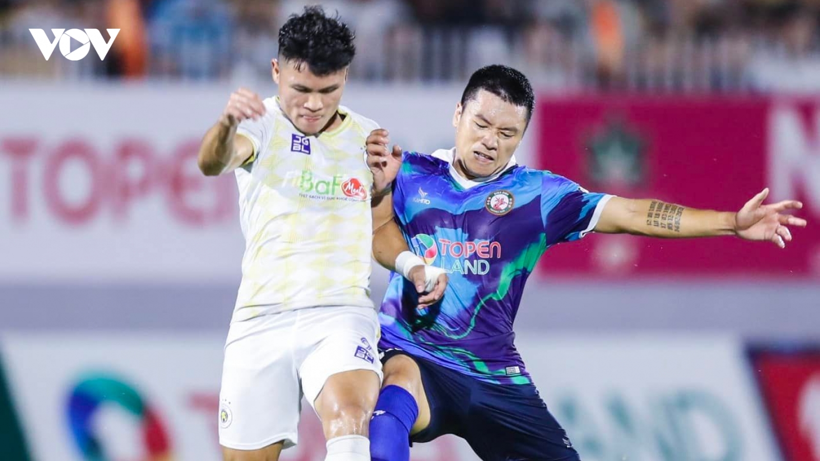 Tuấn Hải ghi bàn đẳng cấp, Hà Nội FC thắng nghẹt thở Bình Định