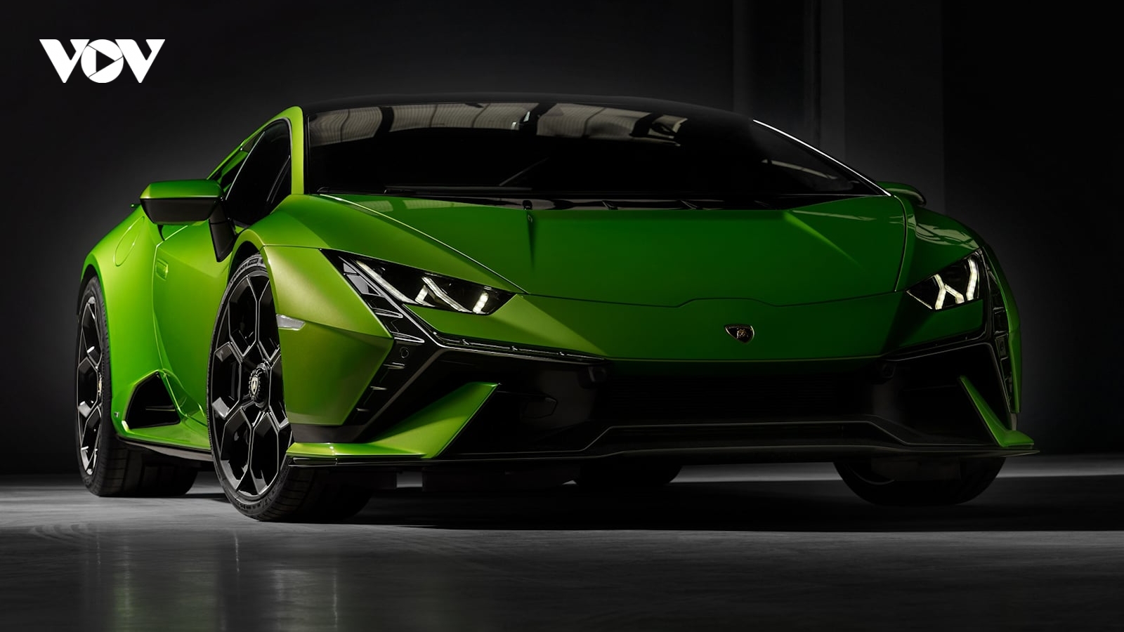 Lamborghini vẫn sản xuất siêu xe sử dụng động cơ đốt trong