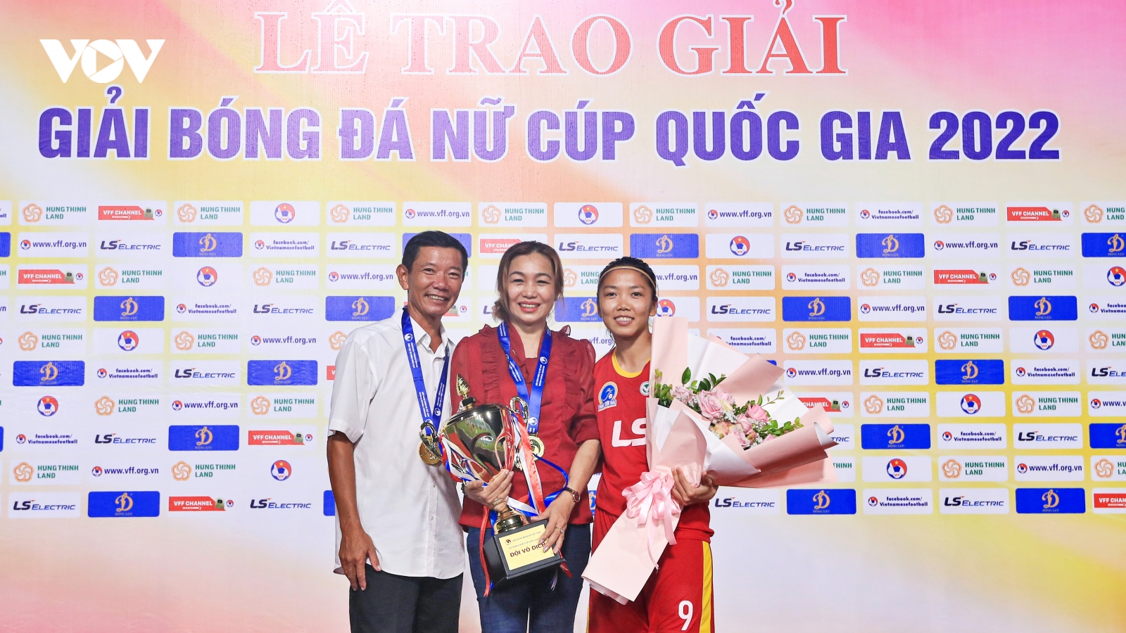 Tiền đạo Huỳnh Như sang Bồ Đào Nha chơi bóng