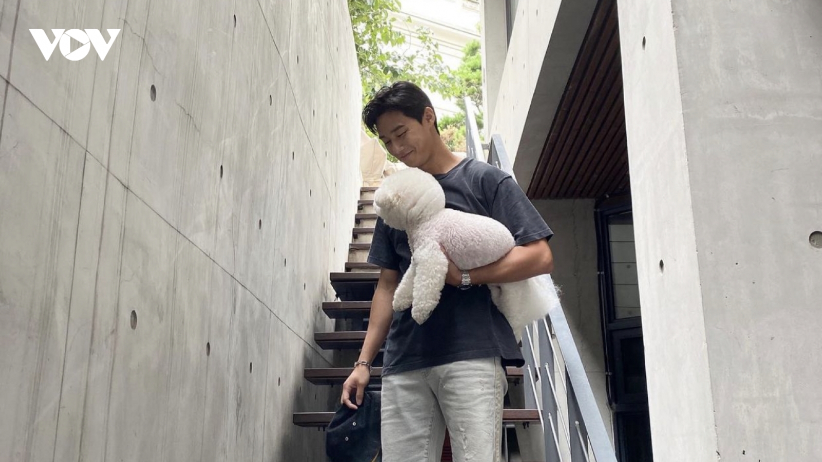 "Học lỏm" cách thiết kế nhà tối giản, sành điệu của tài tử Park Seo Joon