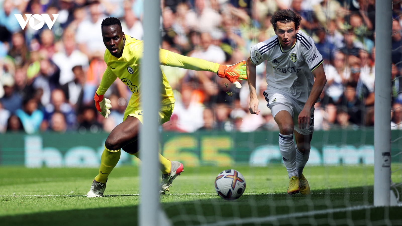 Mendy mắc sai lầm, Koulibaly lĩnh thẻ đỏ, Chelsea thảm bại trước Leeds