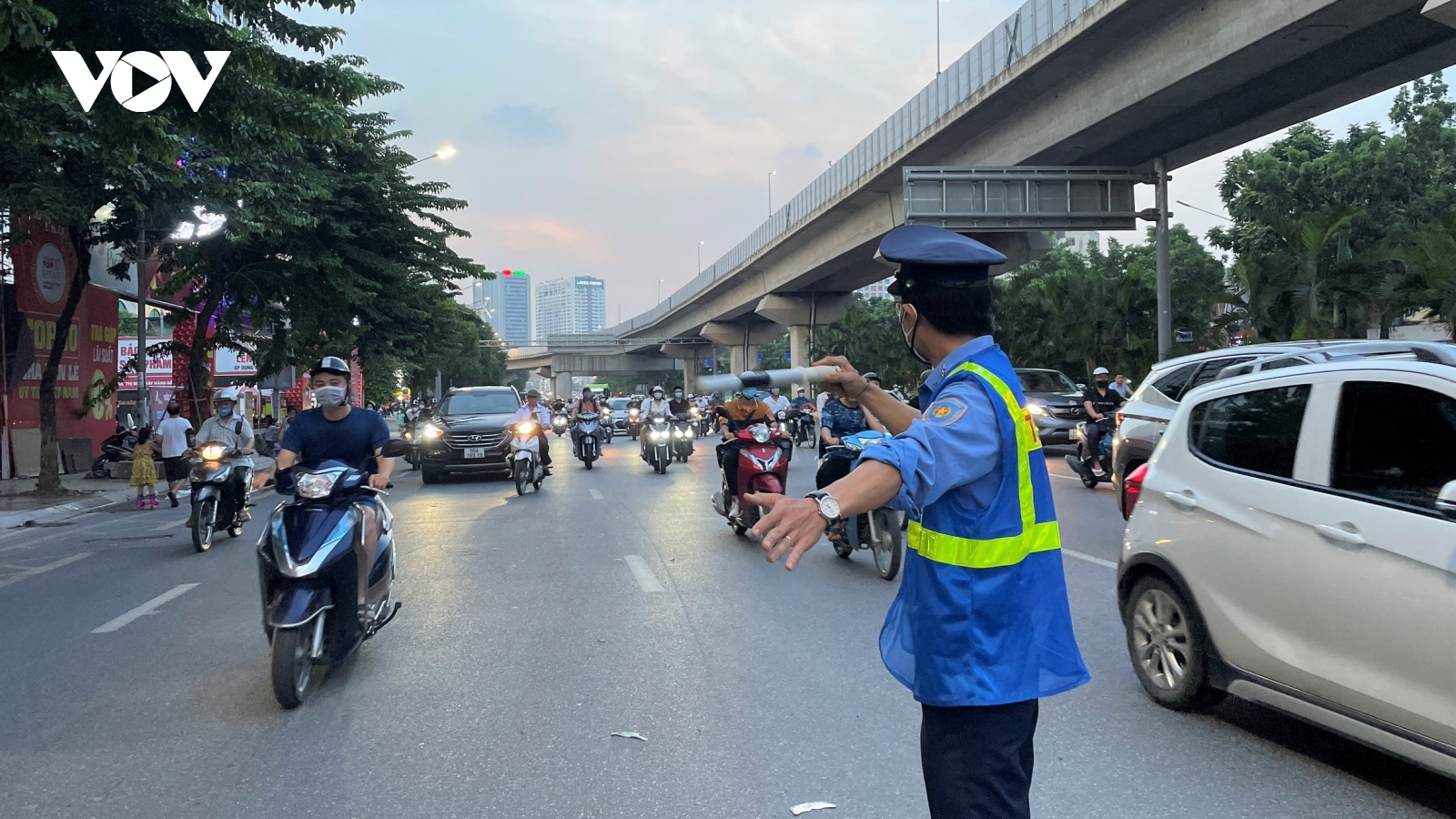 Một tuần phân làn trên đường Nguyễn Trãi: Xe máy vẫn "chung lối" ô tô