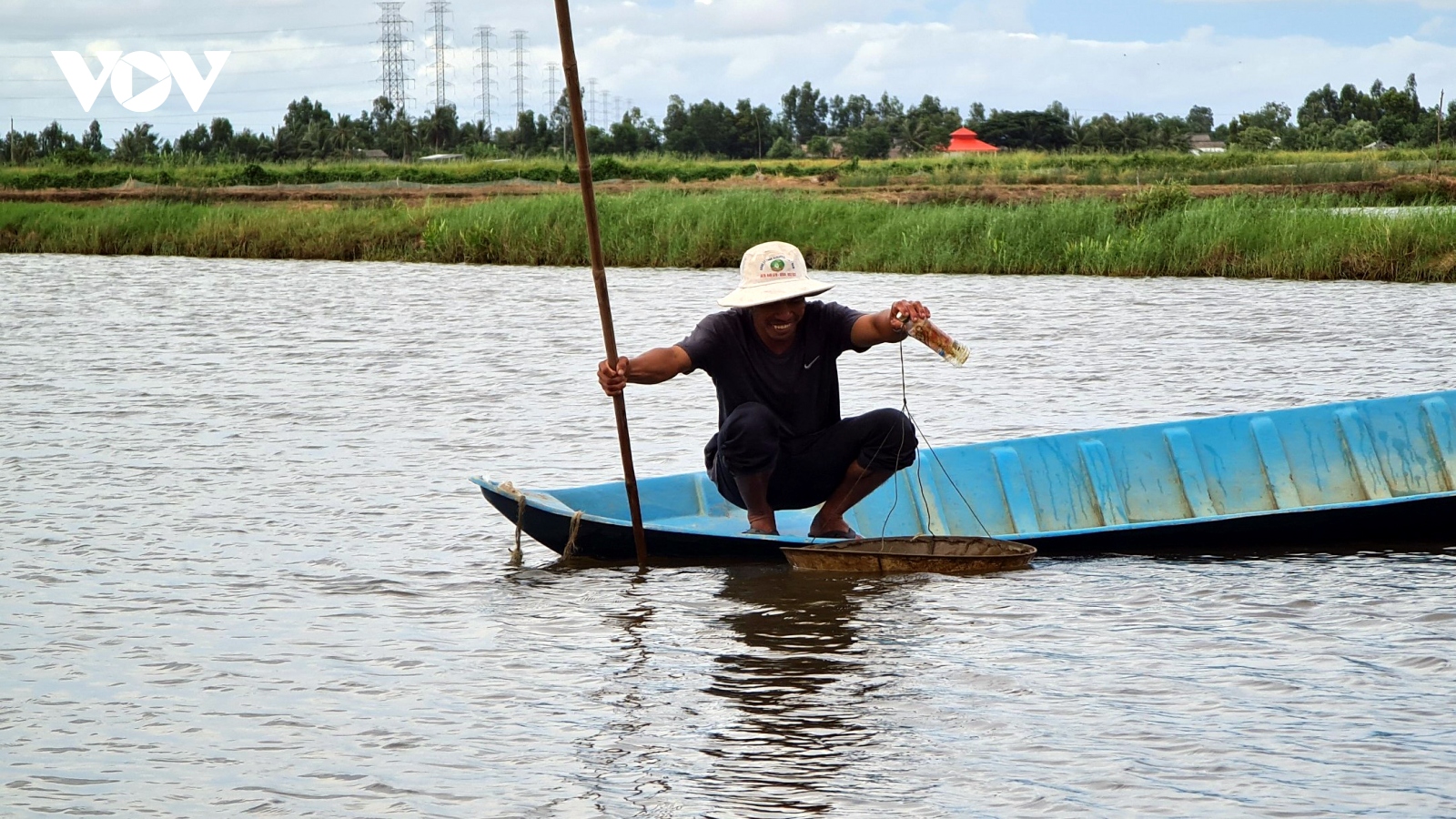 Nông dân Cà Mau ăn nên làm ra nhờ được đào tạo nghề nuôi tôm, cua