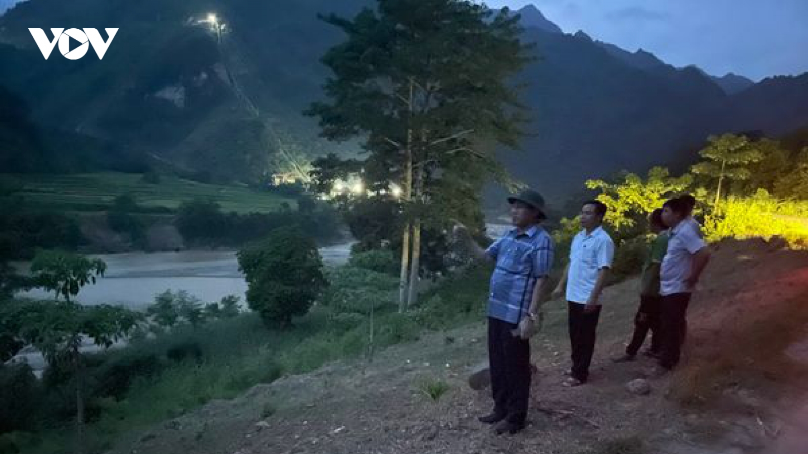 Lào Cai chỉ đạo nóng tìm kiếm 5 nạn nhân mất tích sau tai nạn lật thuyền