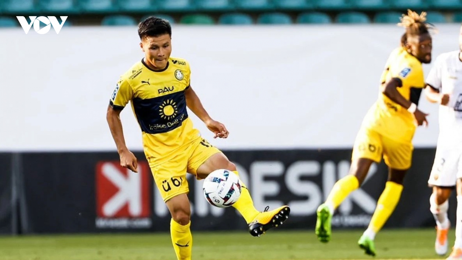 Quang Hải vào sân từ băng ghế dự bị, Pau FC thảm bại 0-3 trước Sochaux