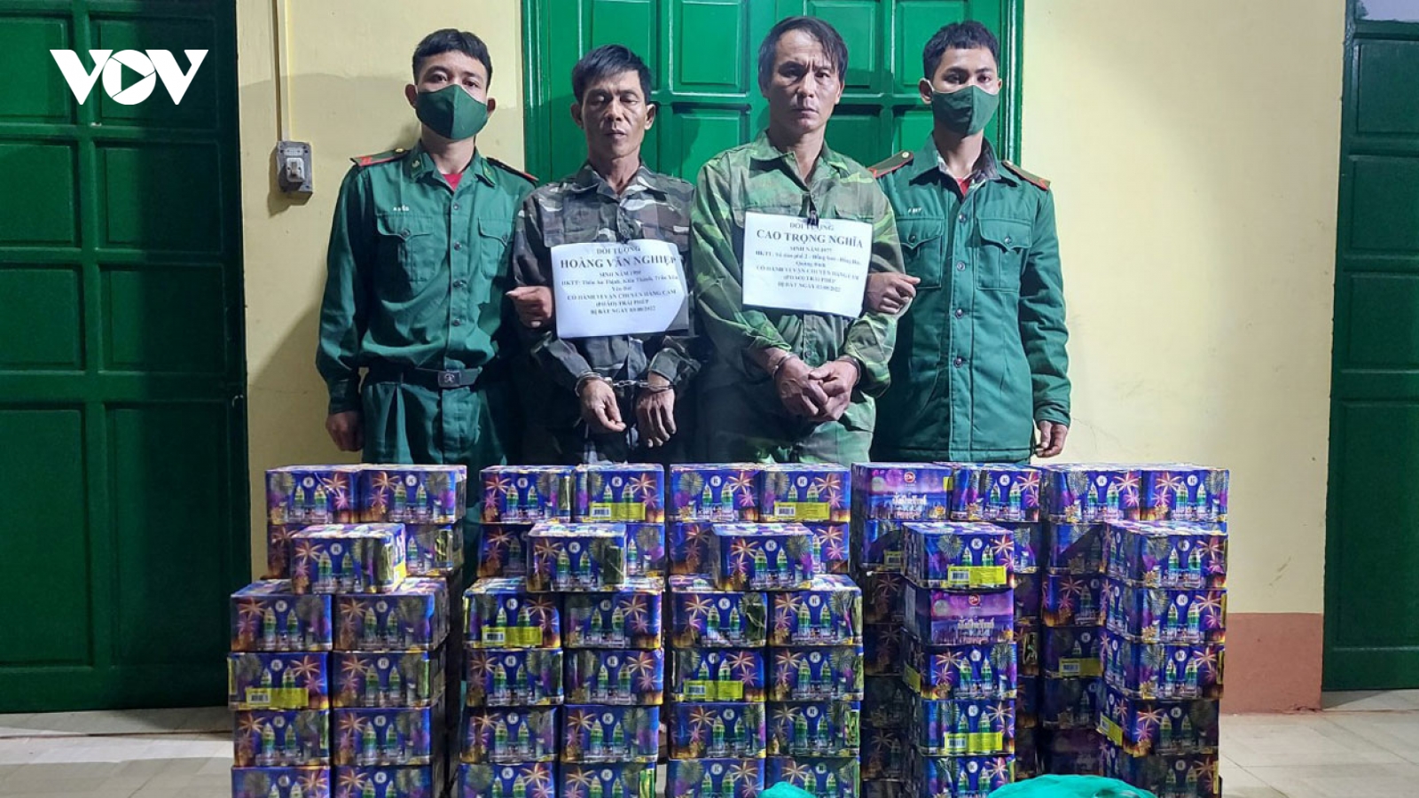 Vận chuyển pháo và động vật hoang dã từ Lào về Việt Nam