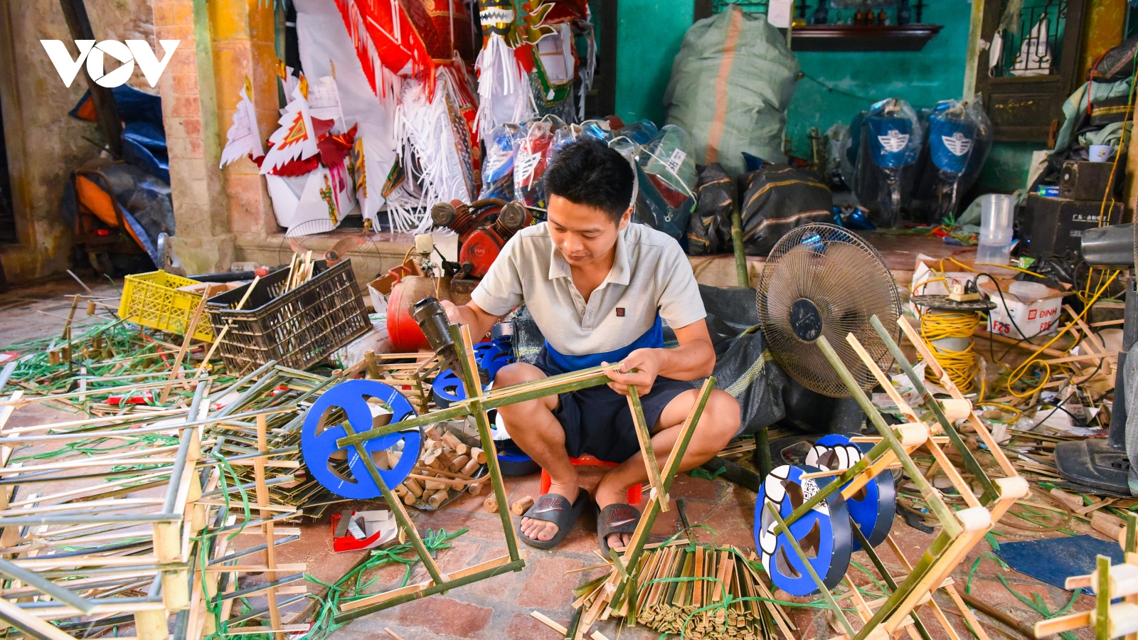 Thủ phủ vàng mã tất bật sản xuất ôtô, xe máy, trang sức phục vụ Rằm tháng 7