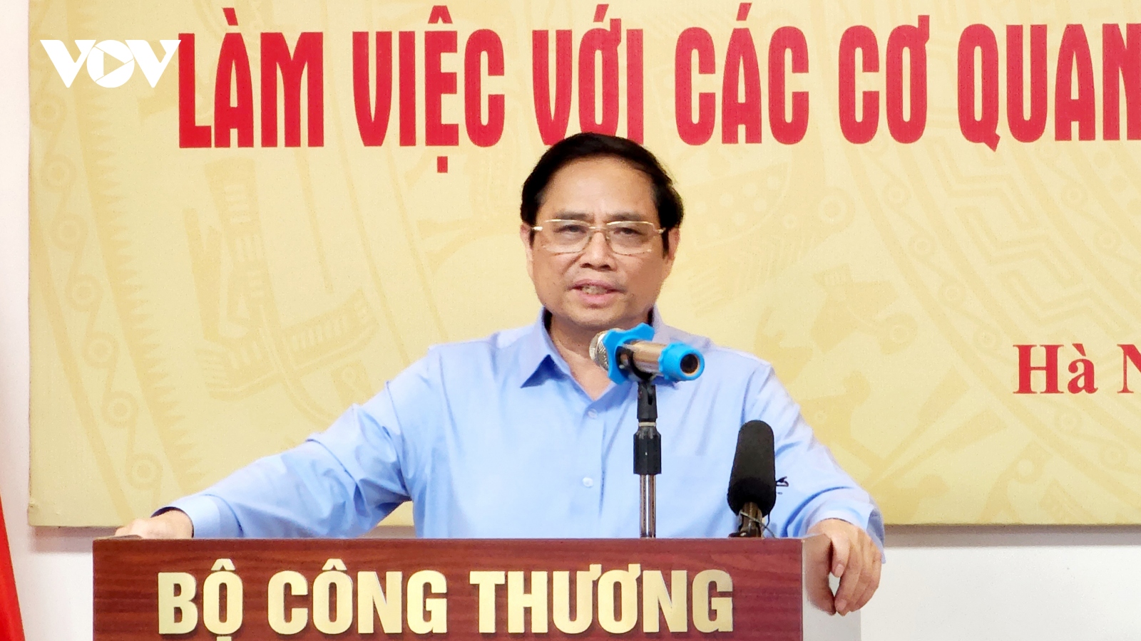 Thủ tướng làm việc trực tuyến về phát triển thị trường nước ngoài