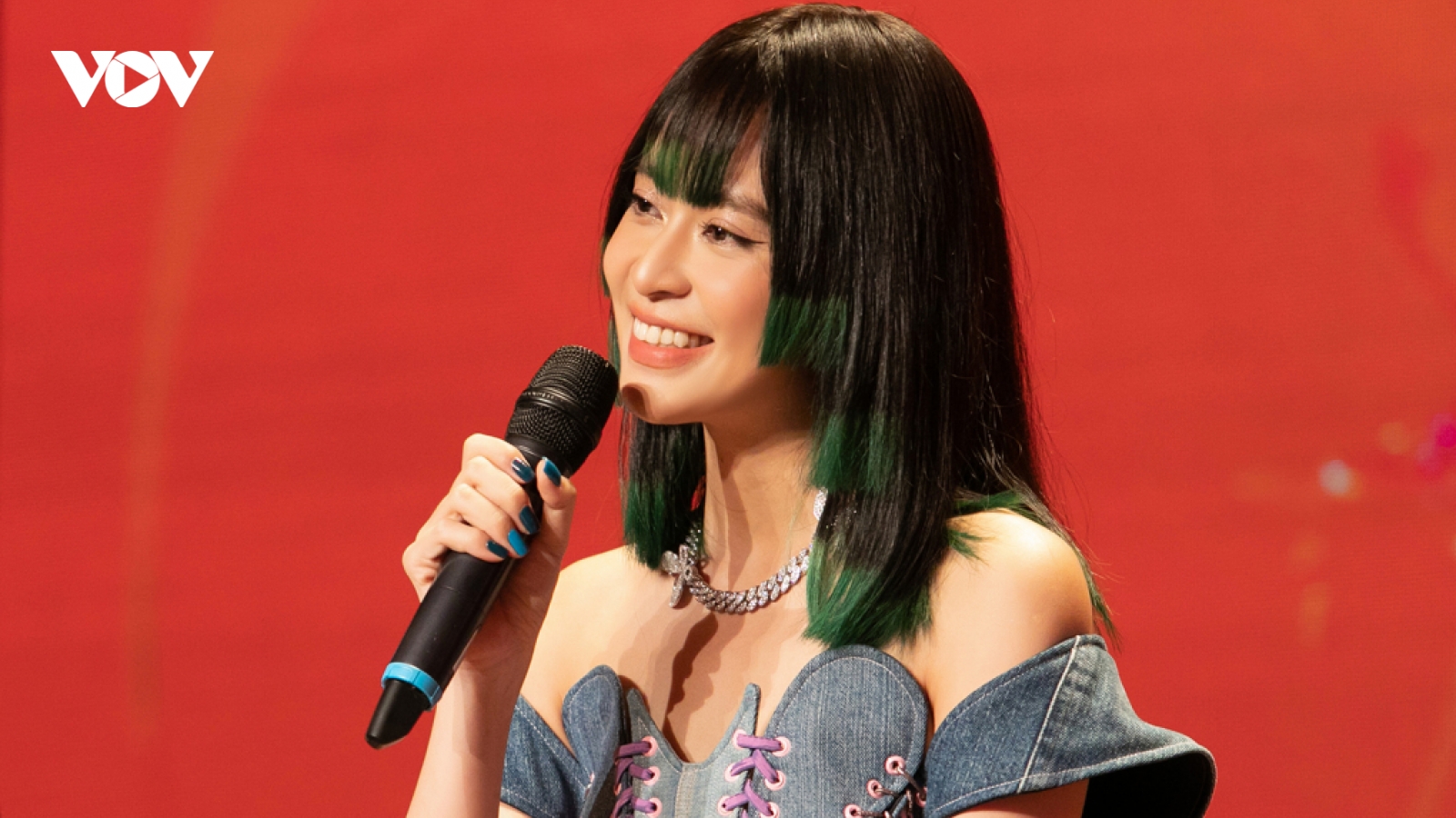 Hoàng Thùy Linh ra mắt album “LINK” mừng sinh nhật tuổi 34