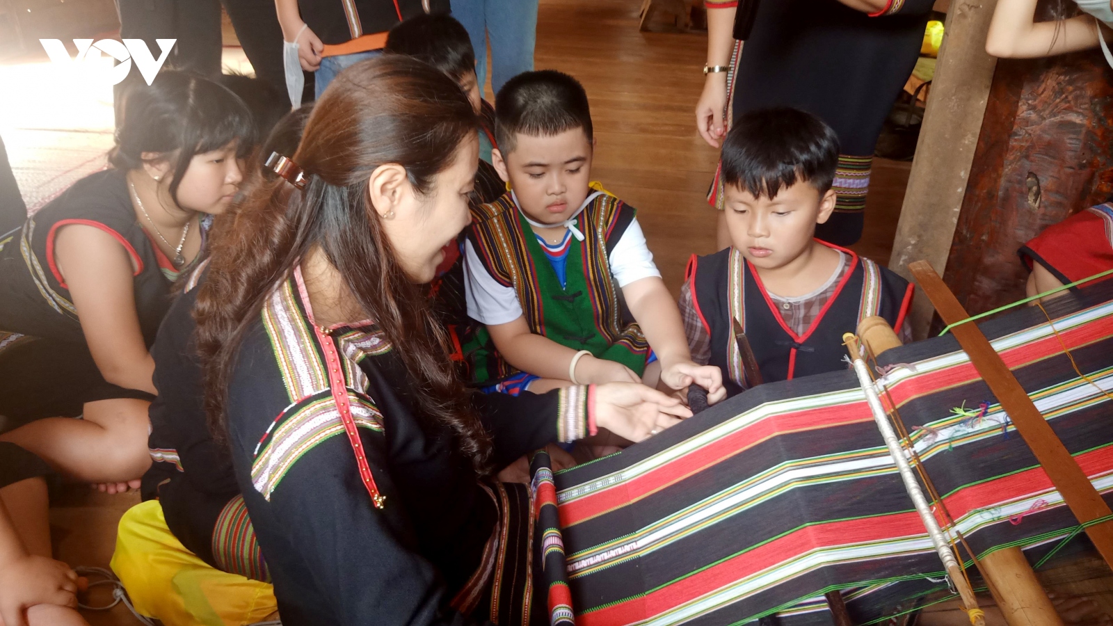 Nhiều hoạt động trải nghiệm văn hóa dân tộc tại chỗ cho thiếu nhi ở Đắk Lắk