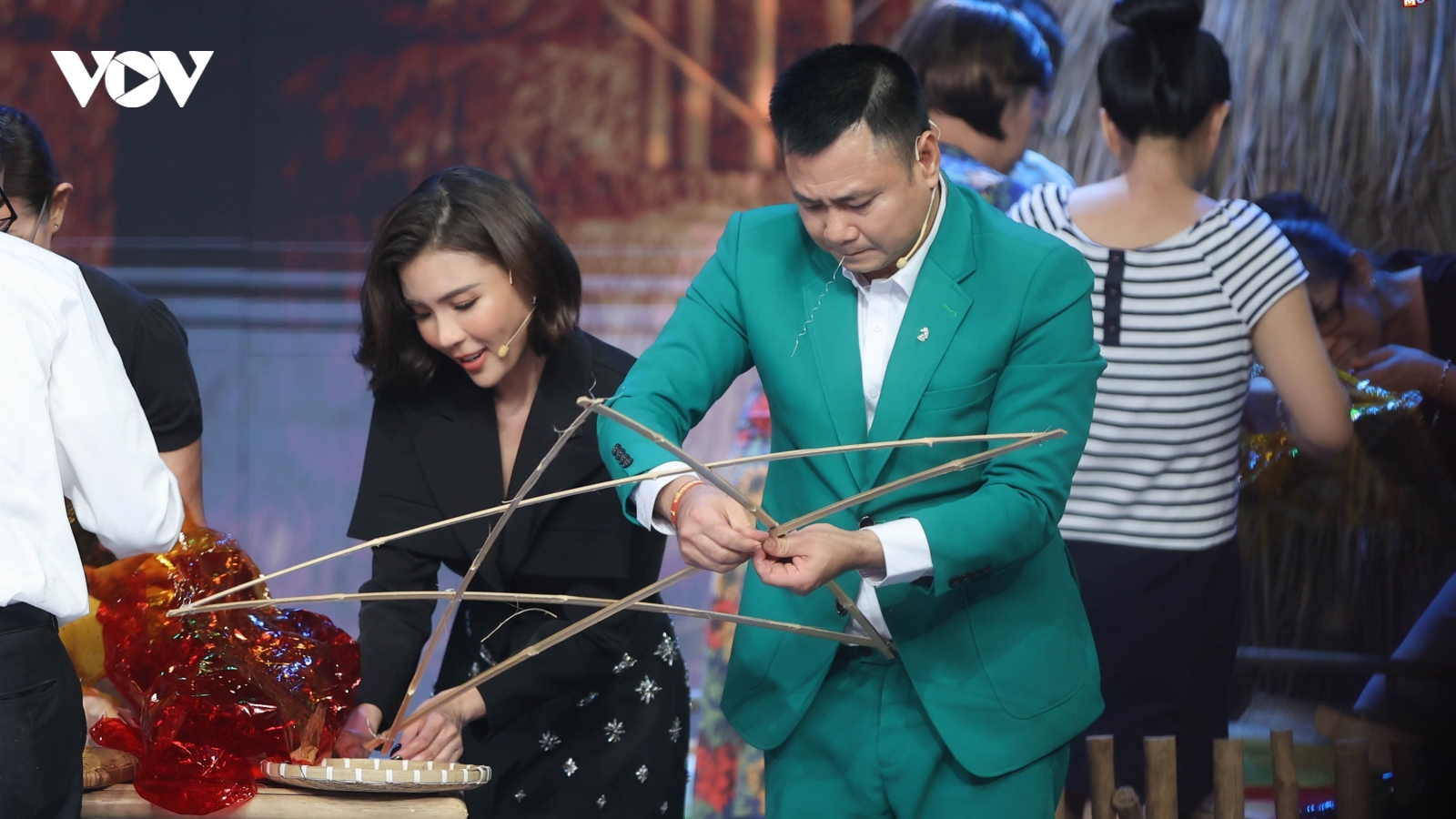 NSND Tự Long bất ngờ nhắn nhủ NSƯT Xuân Bắc: "Hơn 20 năm nhịn nhau để làm nghề"