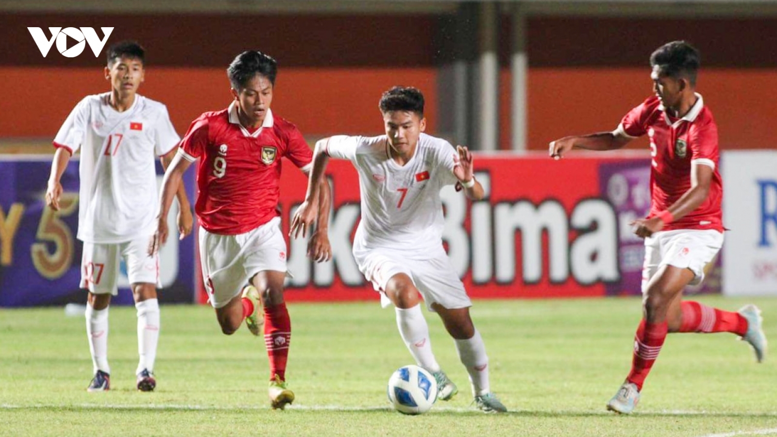 Thủng lưới 2 bàn trong 3 phút, U16 Việt Nam thua ngược U16 Indonesia
