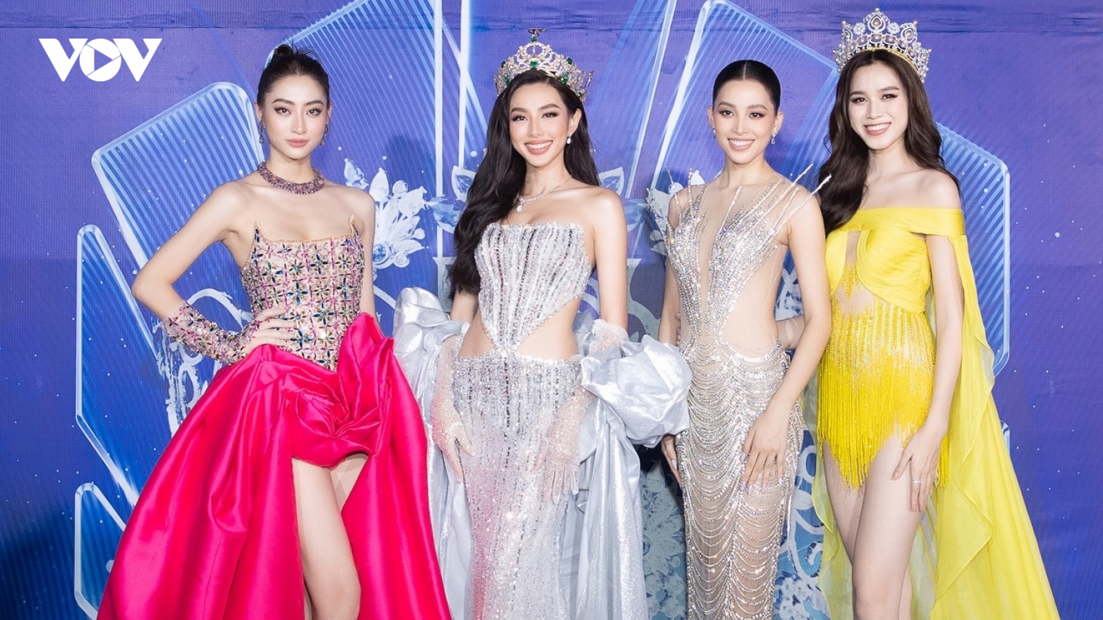 Thùy Tiên "đọ sắc" cùng Đỗ Thị Hà trên thảm đỏ chung kết Miss World Vietnam 2022