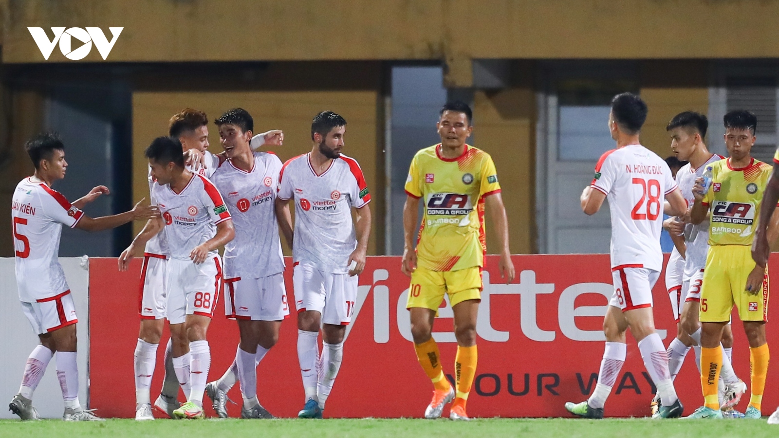 Lội ngược dòng thắng Thanh Hoá, Viettel FC vào top 4 V-League 2022