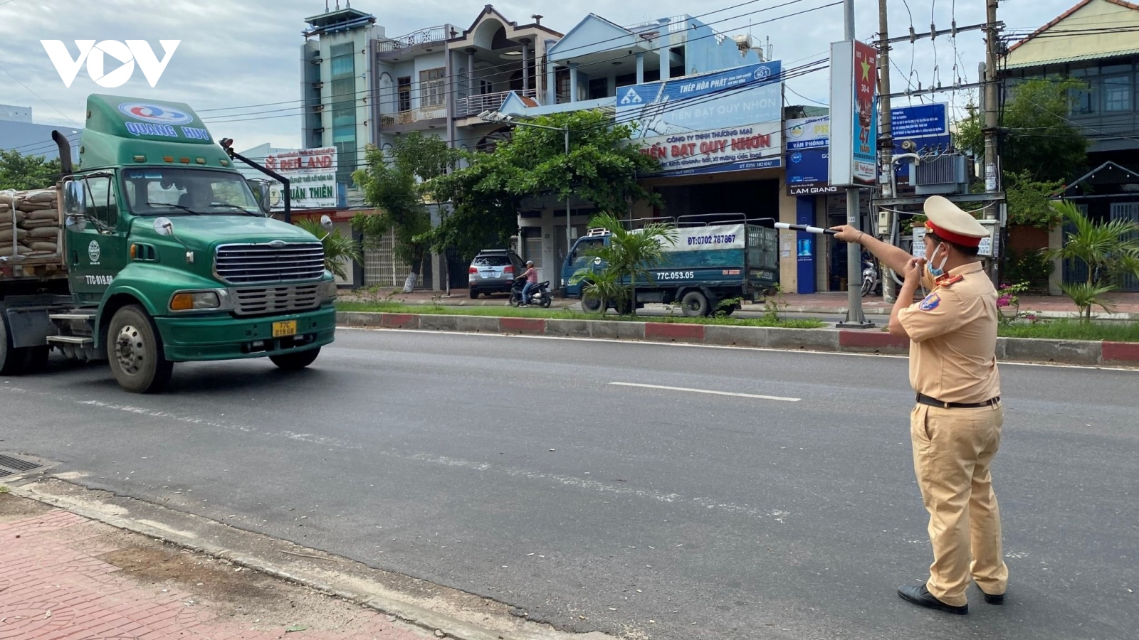 Thu giữ 378 giấy phép lái xe vi phạm quá khổ, quá tải ở Bình Định