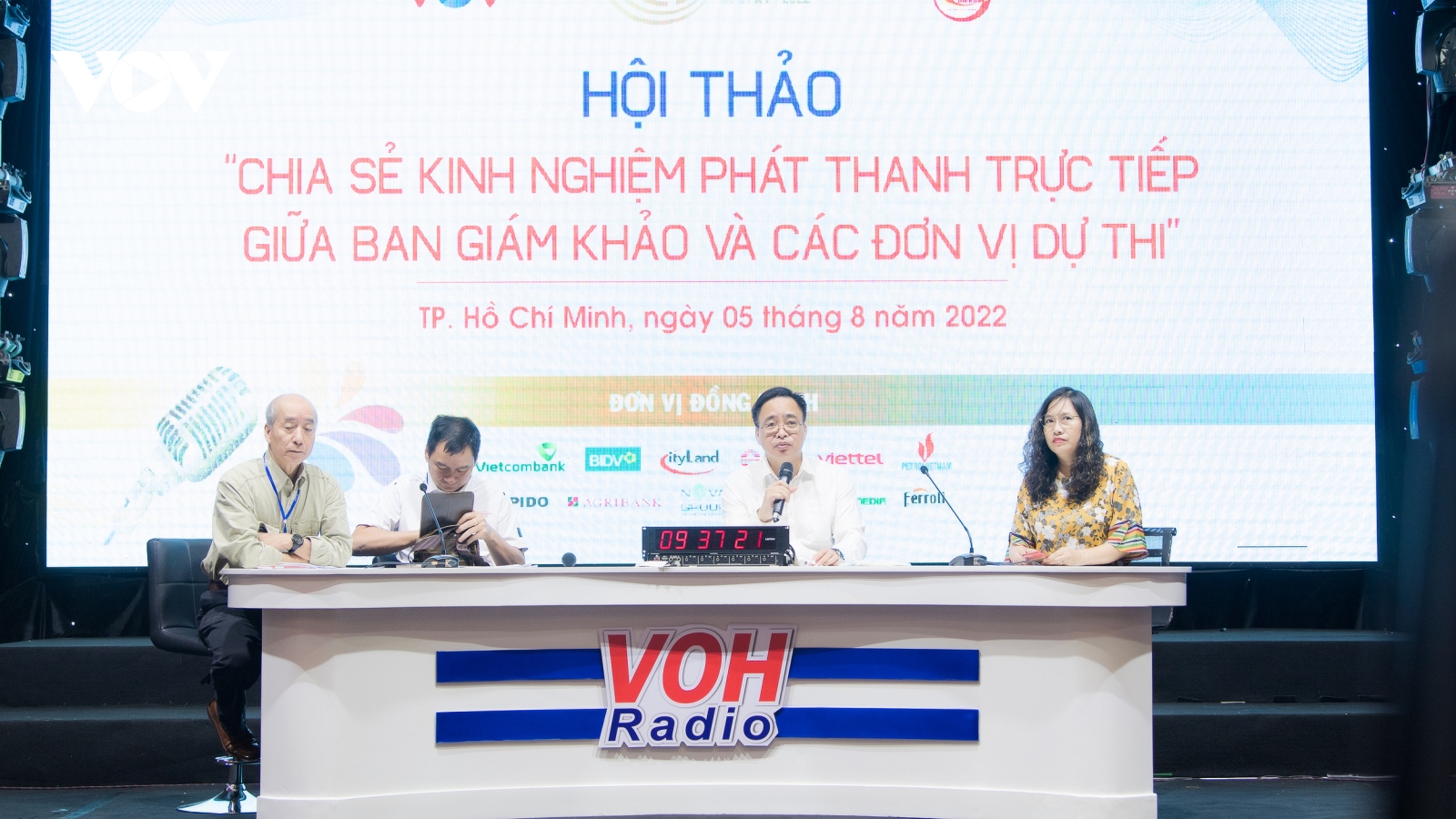 Phát thanh trực tiếp, đa nền tảng là lối mở của radio